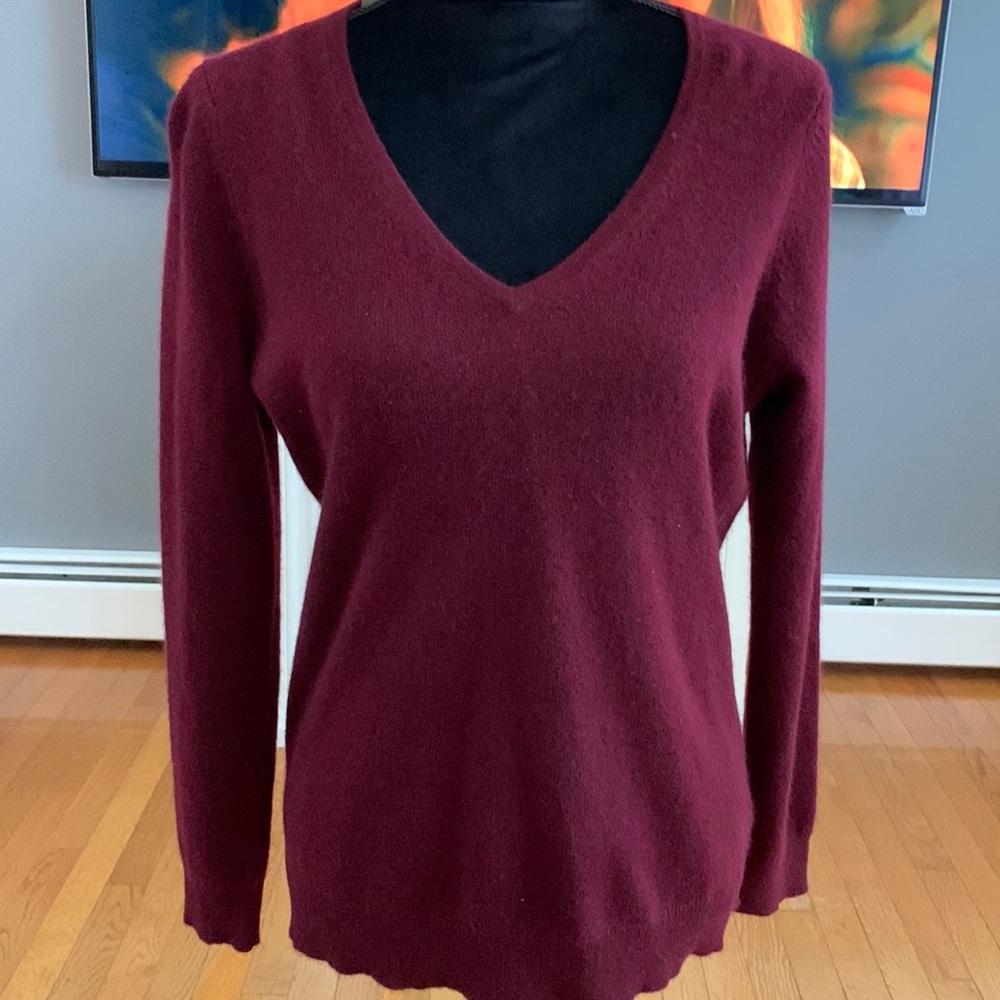 Burgundy V neck cashmere sweater